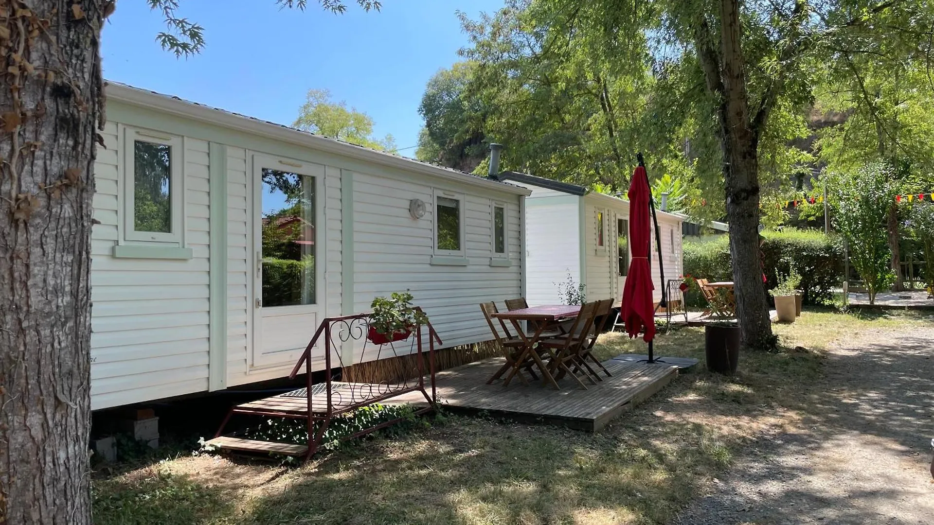 Campsite Camping Vert Lavande Belmont-sur-Rance France